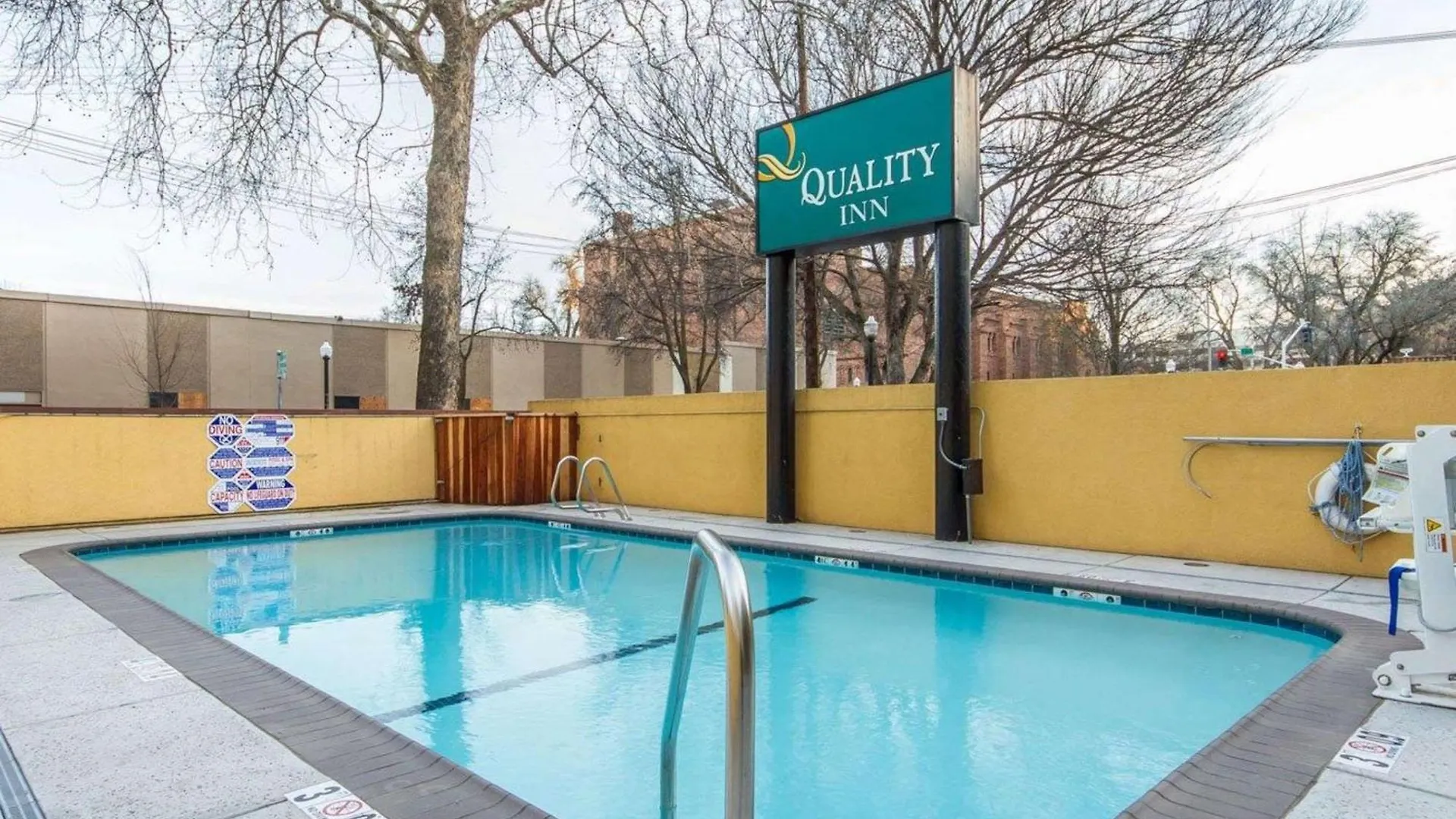 Quality Inn Sacramento Convention Center 2*,